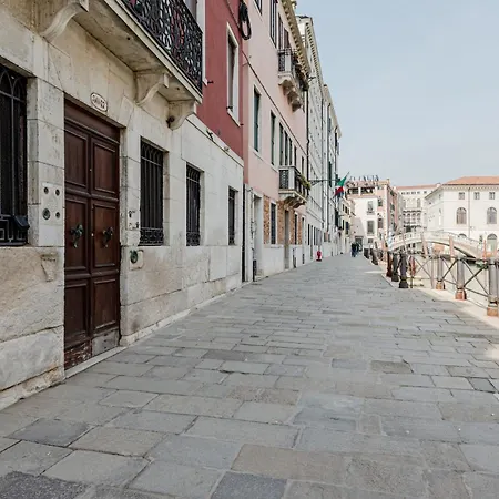 Elegant Apartment 7 Minutes From Piazza San Marco! Venecia Exterior foto