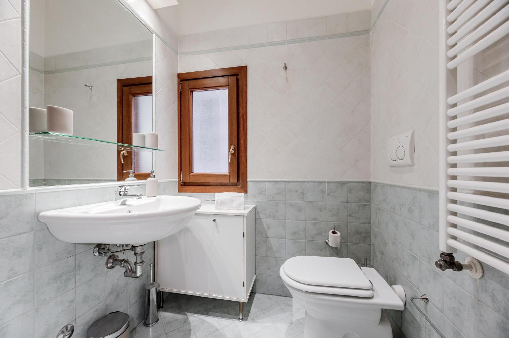 Appartement Elegant 7 Minutes From Piazza San Marco! Venetië