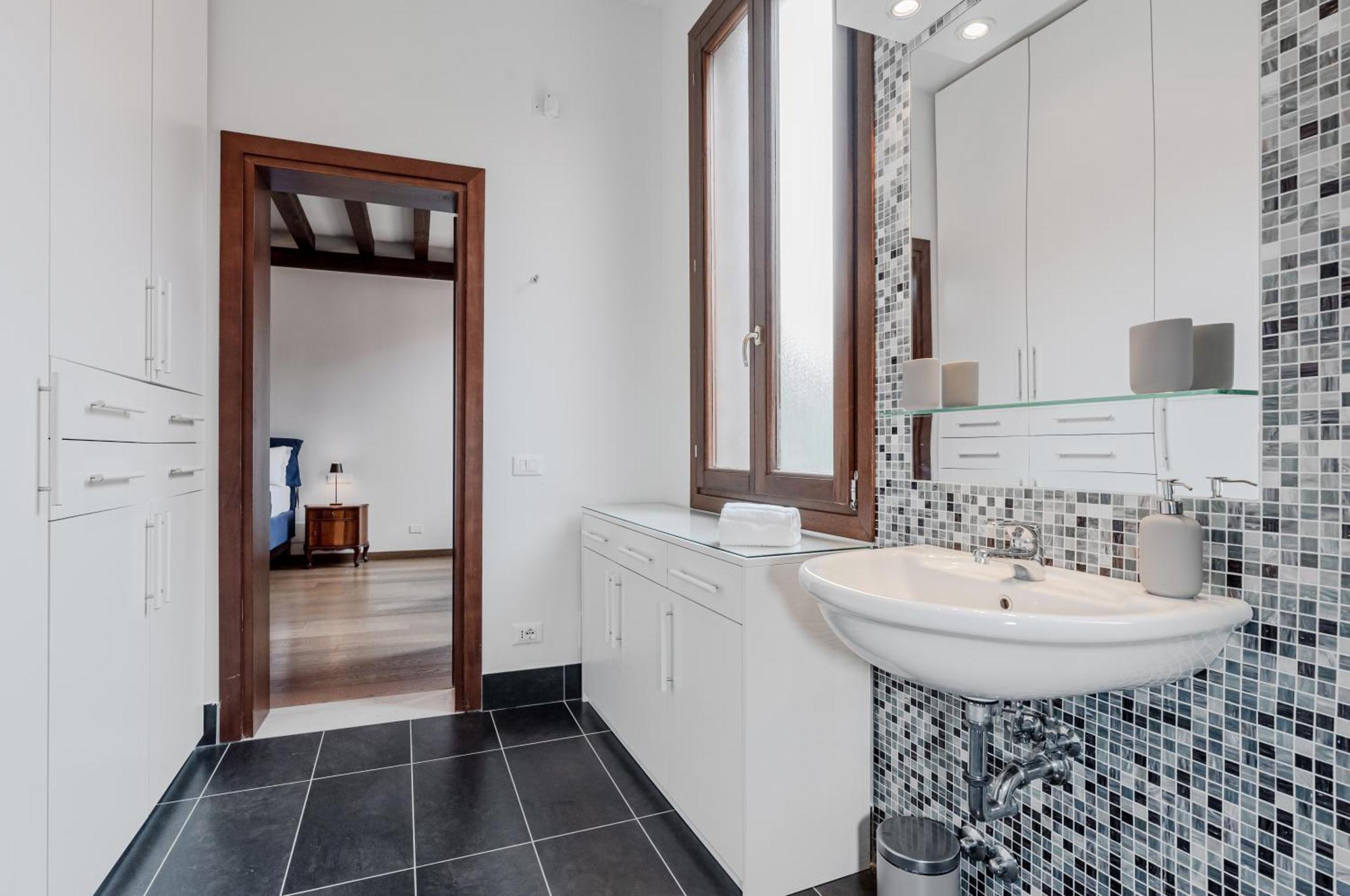 Elegant 7 Minutes From Piazza San Marco! Appartement Venetië