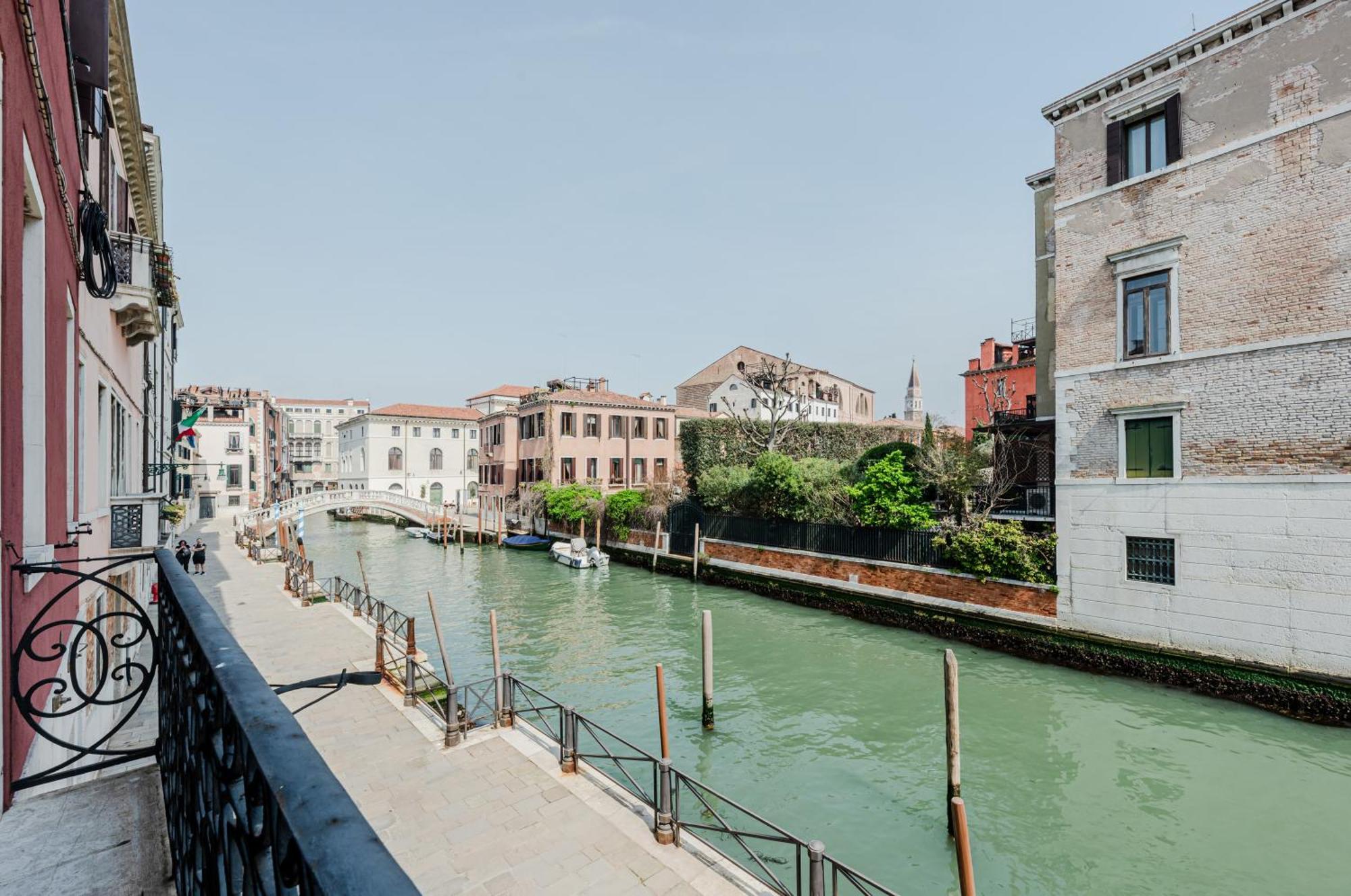 Elegant 7 Minutes From Piazza San Marco! Venetië